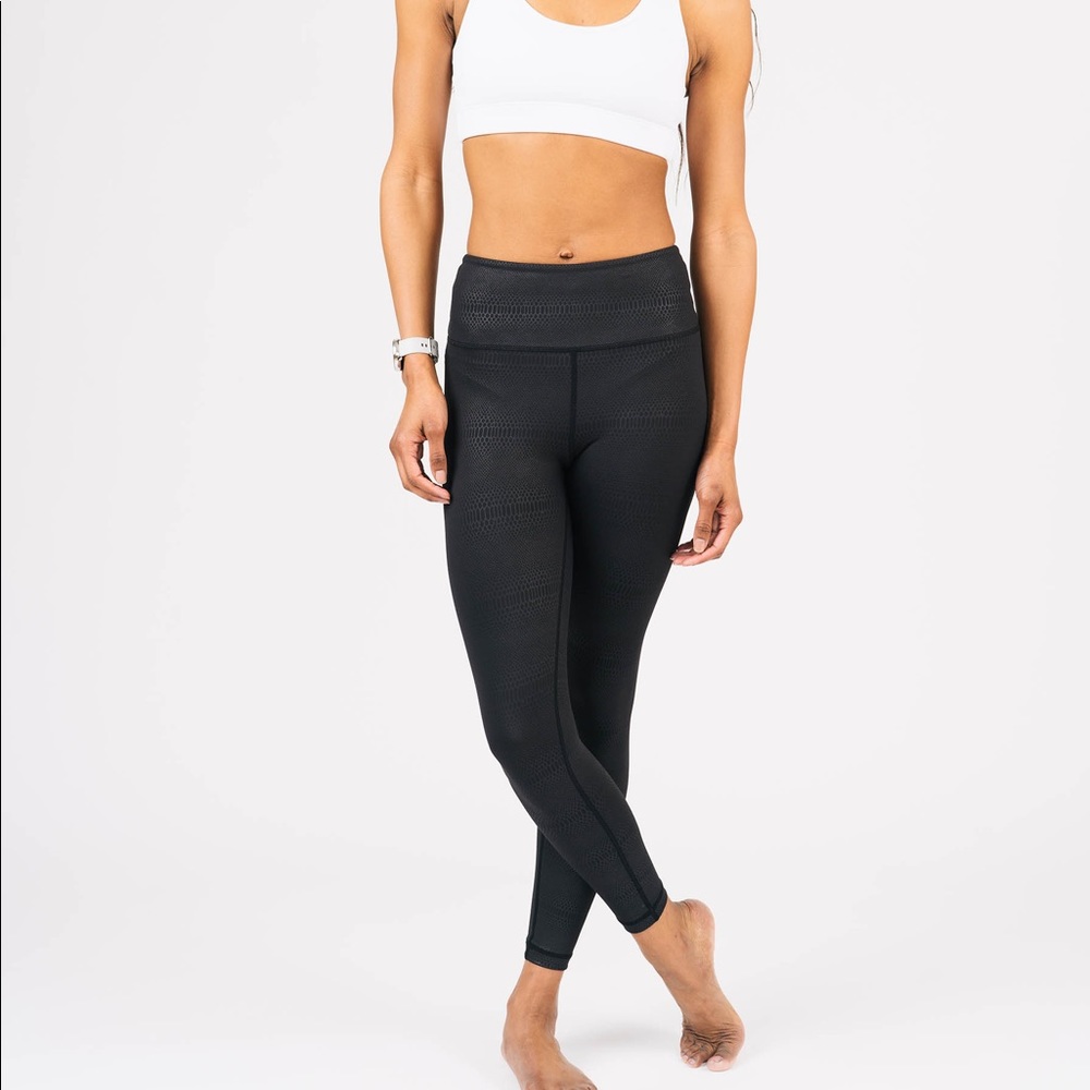 ZYIA Black Venom Light n Tight Hi-Rise Leggings